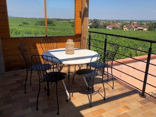 Les Trois Pierres Villa Eguisheim Exterior photo